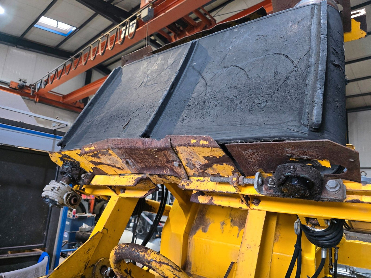 Hook lift truck Rubble Master RM 60 Backenbrecher Brecher