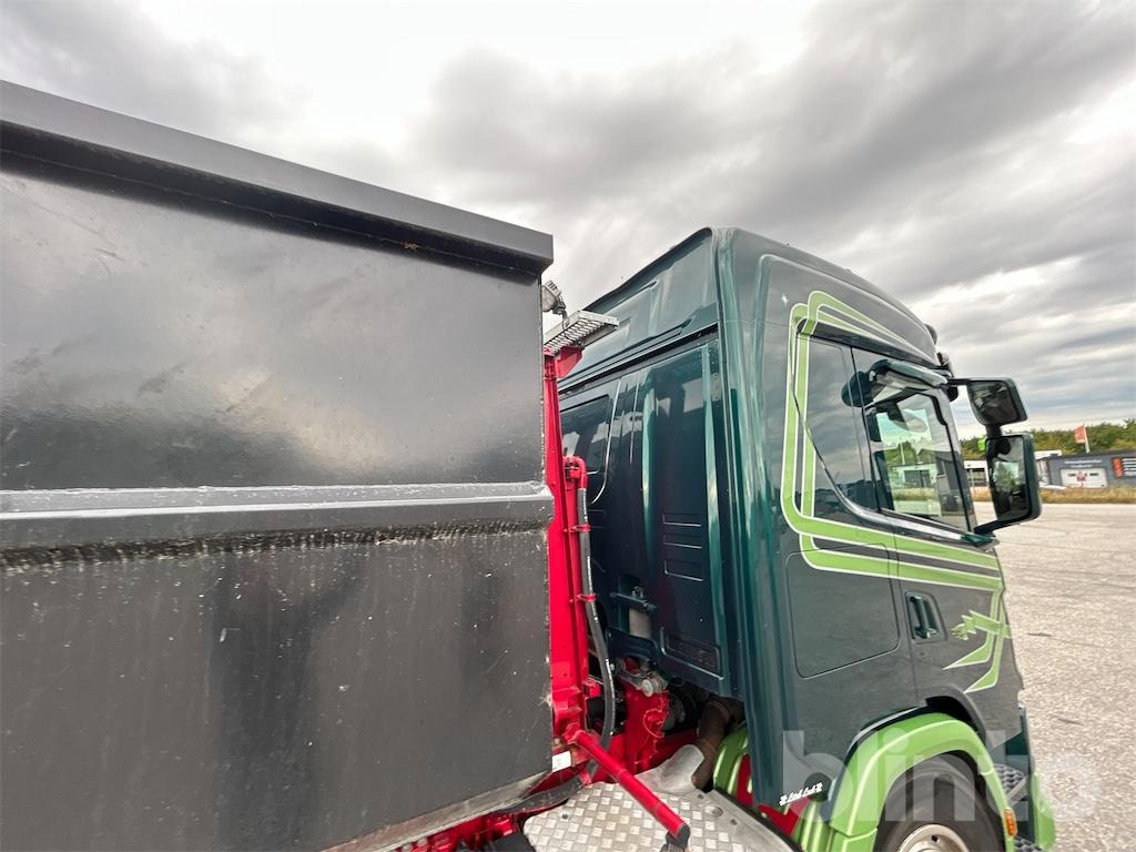 Hook lift truck SCANIA