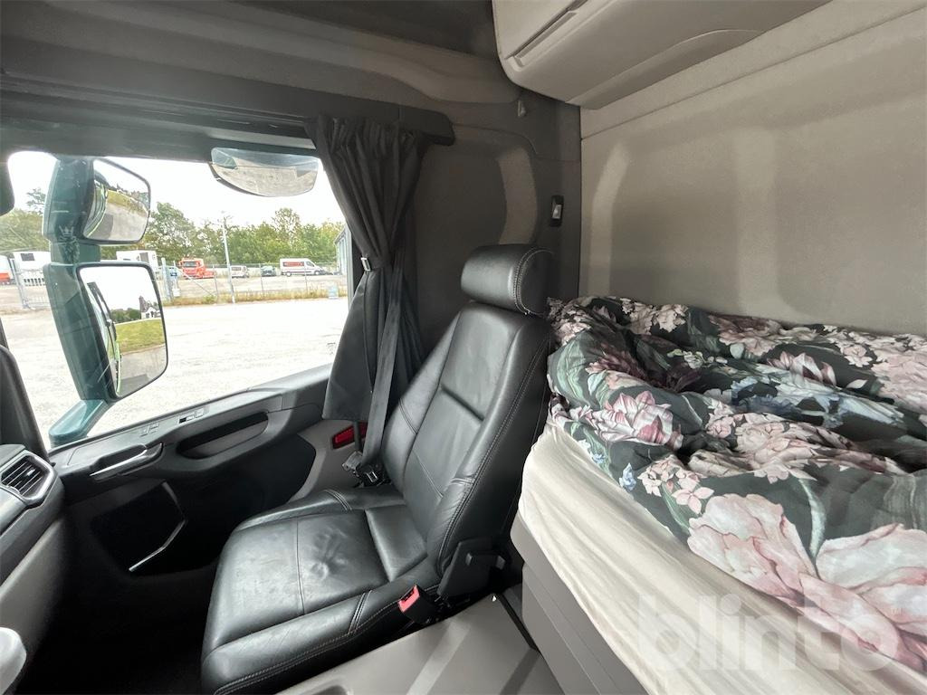 Hook lift truck SCANIA