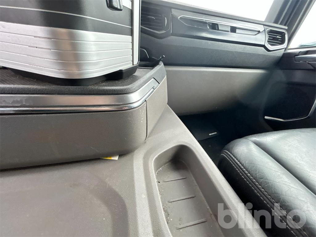 Hook lift truck SCANIA