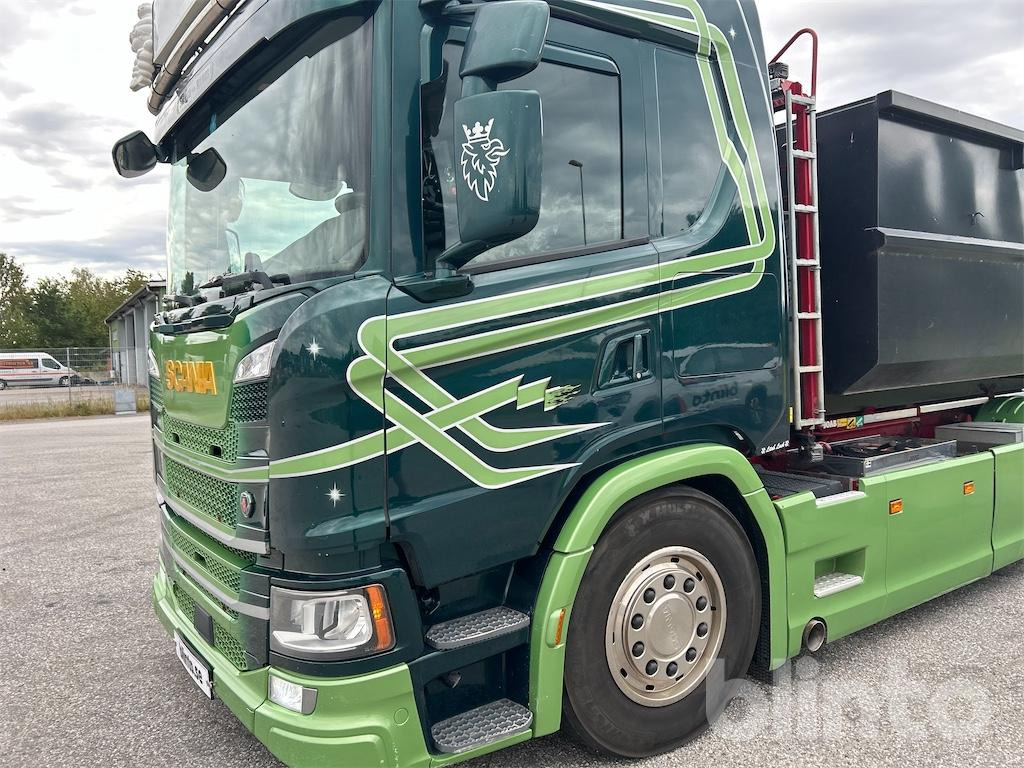 Hook lift truck SCANIA