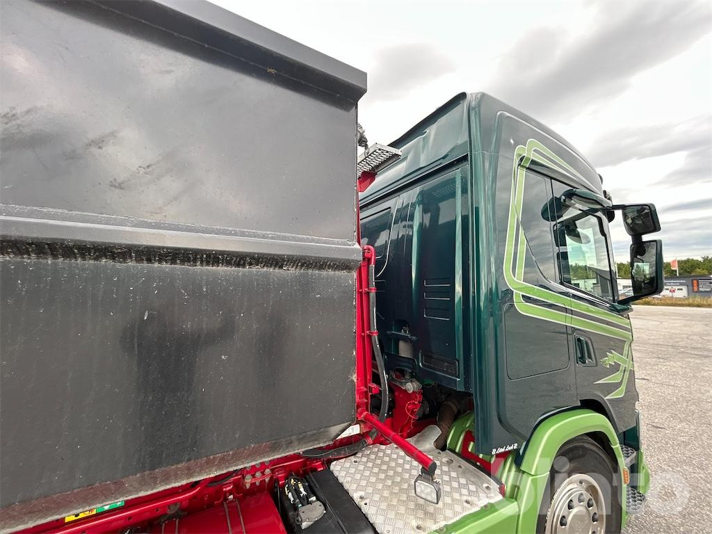 Hook lift truck SCANIA