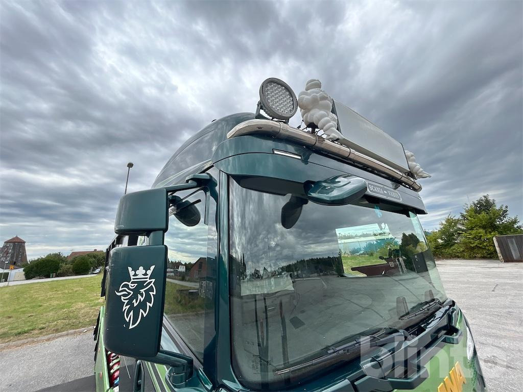 Hook lift truck SCANIA