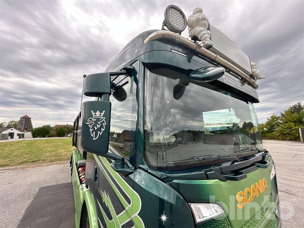 Hook lift truck SCANIA