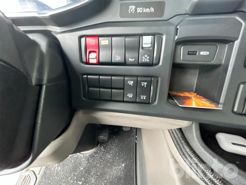 Hook lift truck SCANIA