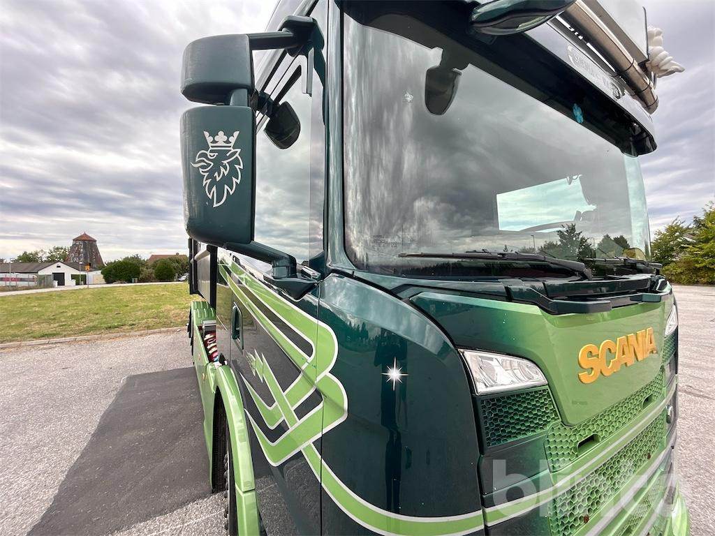 Hook lift truck SCANIA