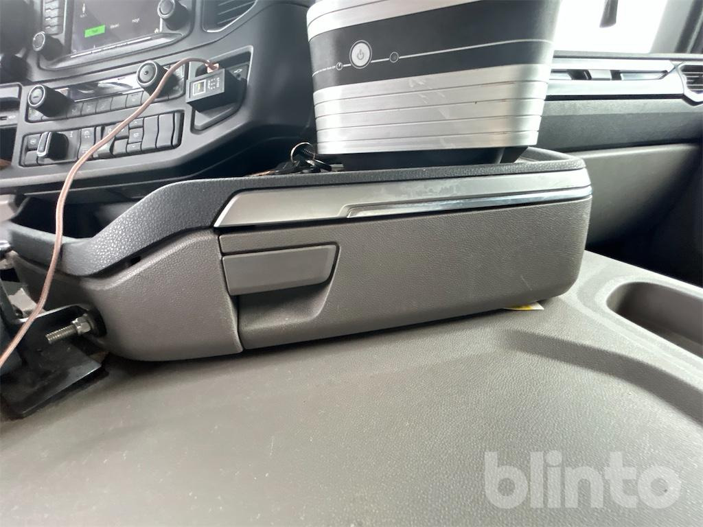 Hook lift truck SCANIA