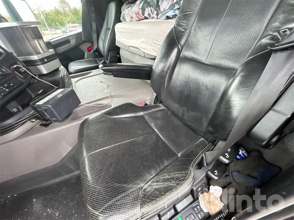 Hook lift truck SCANIA