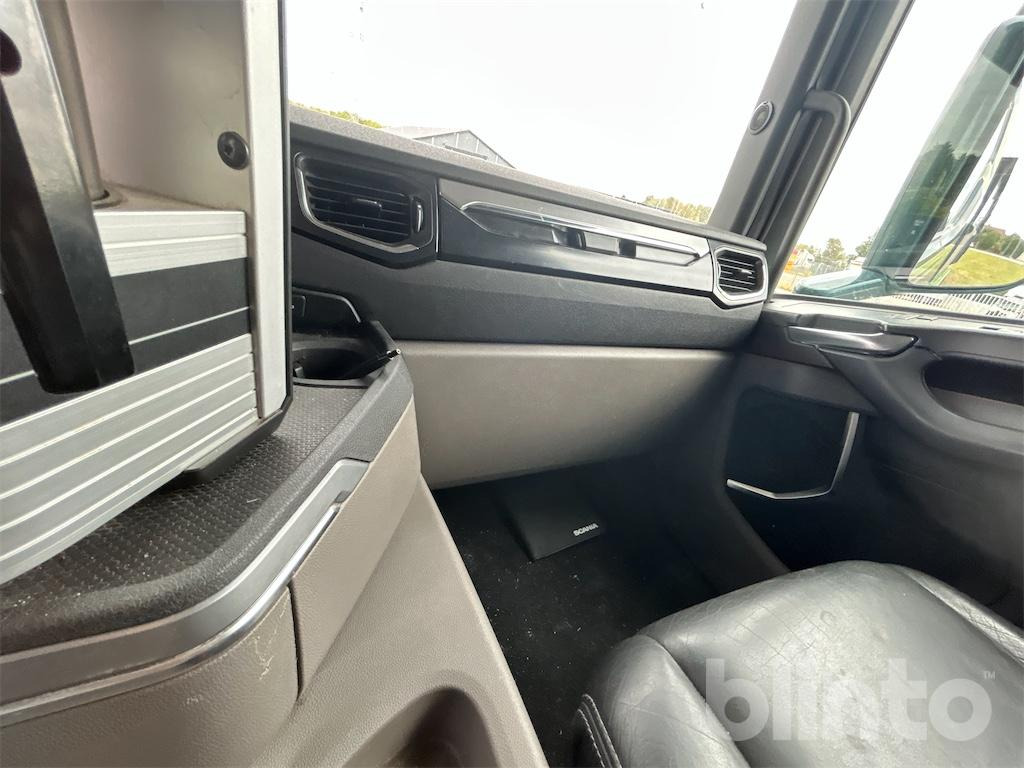 Hook lift truck SCANIA