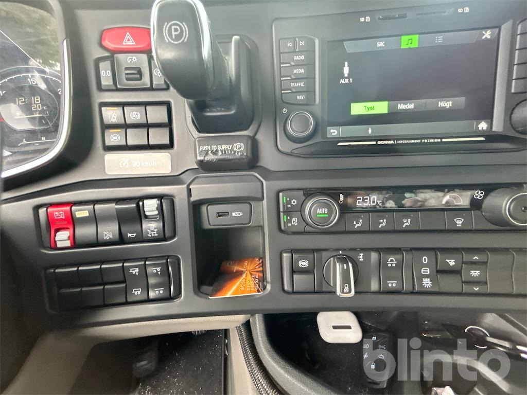 Hook lift truck SCANIA