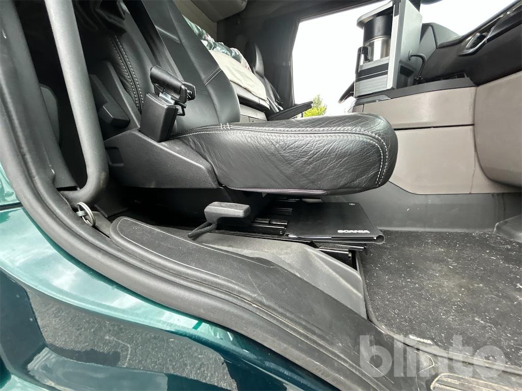 Hook lift truck SCANIA