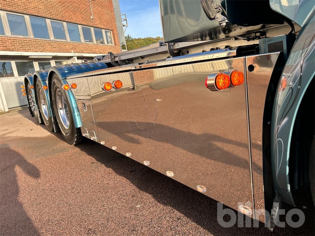 Hook lift truck SCANIA R560LB 8X4 med HIAB 24T krok