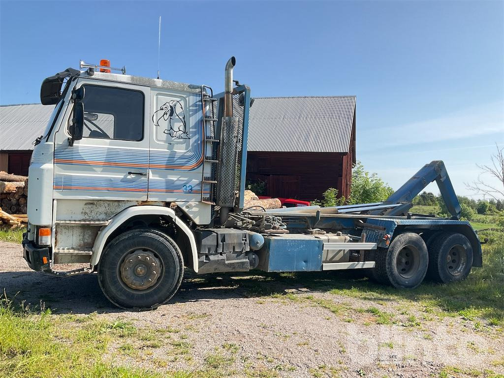 Hook lift truck SCANIA R 142 H 6X2 46