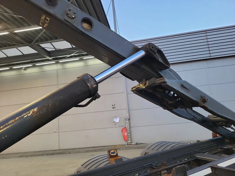 Hook lift truck Scania G410