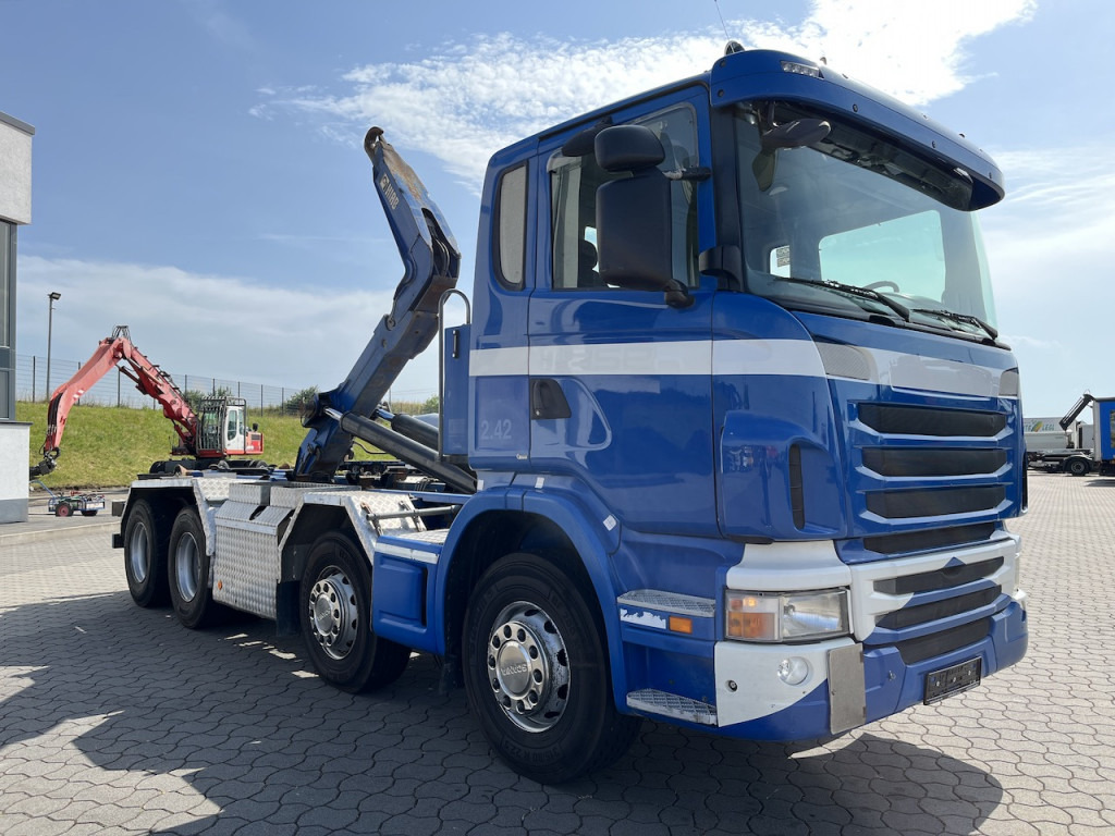 Hook lift truck Scania G440 8x4  Multilift Abrollkipper mit Container