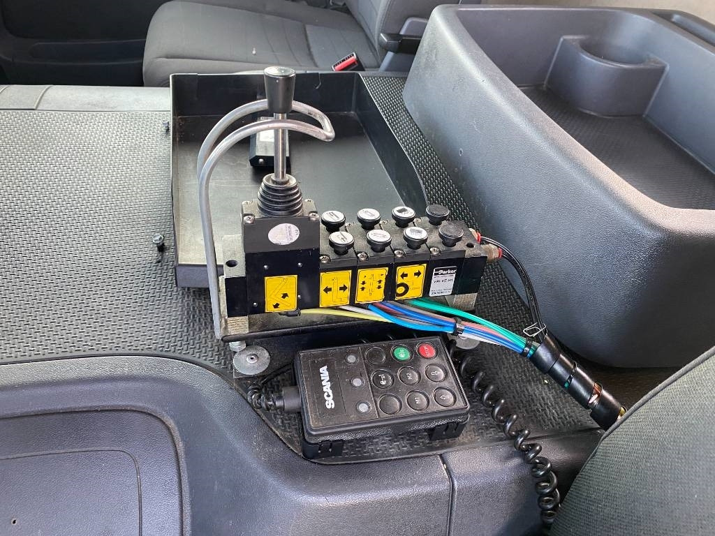 Hook lift truck Scania P360/HYVALIFT/HIAB 144B a réparer