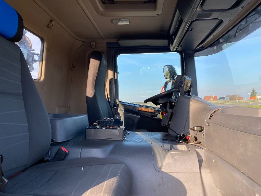 Hook lift truck Scania P360/HYVALIFT/HIAB 144B a réparer