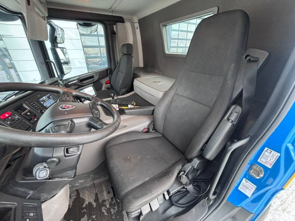 Hook lift truck Scania P 360