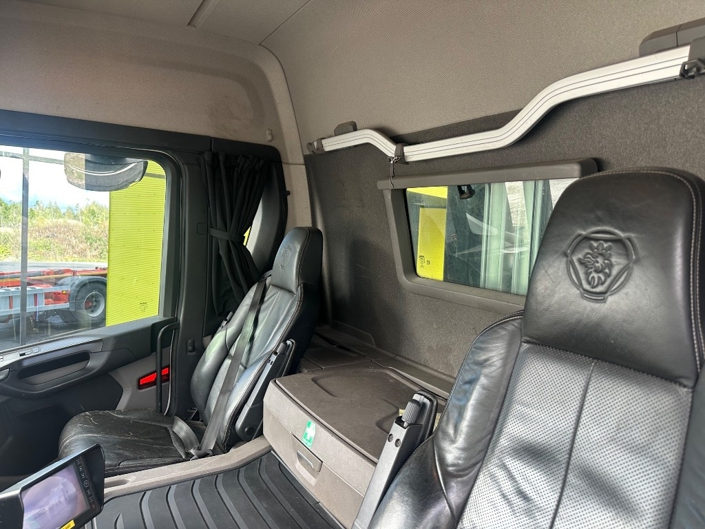 Hook lift truck Scania P 370 6x2*4