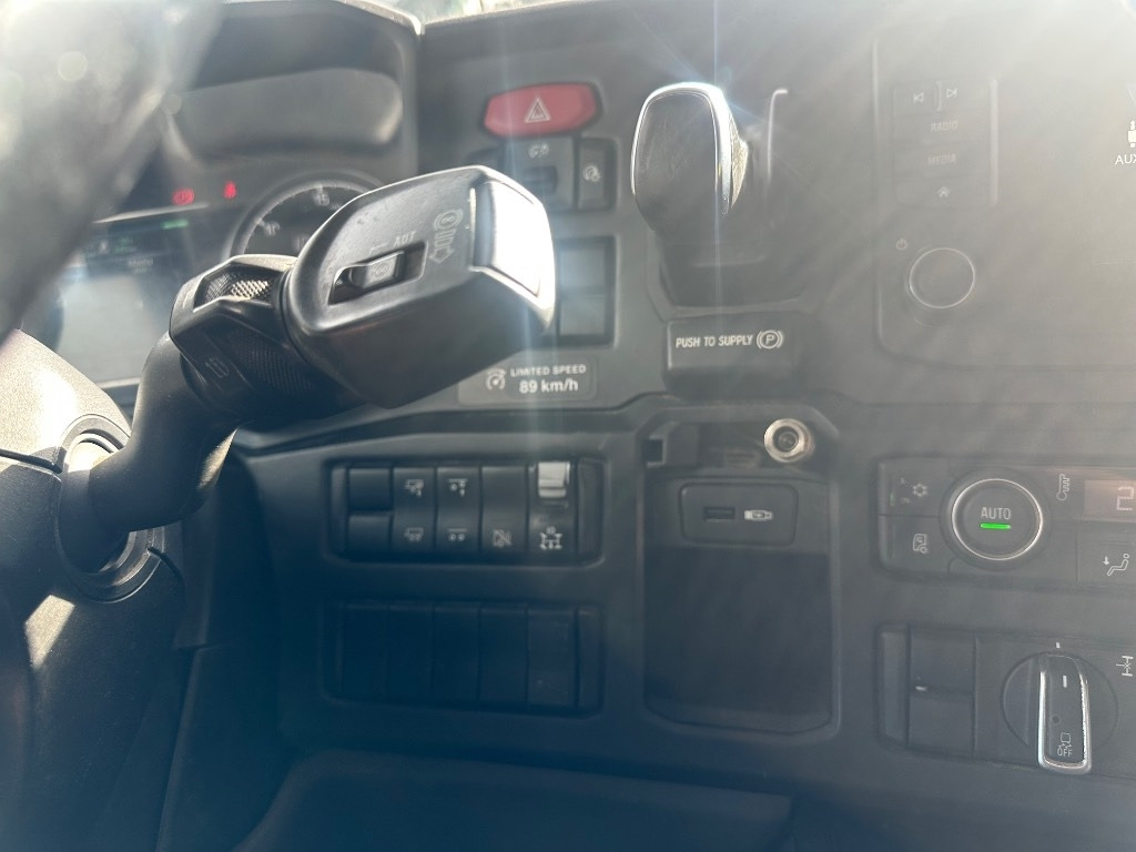 Hook lift truck Scania P 370 6x2*4