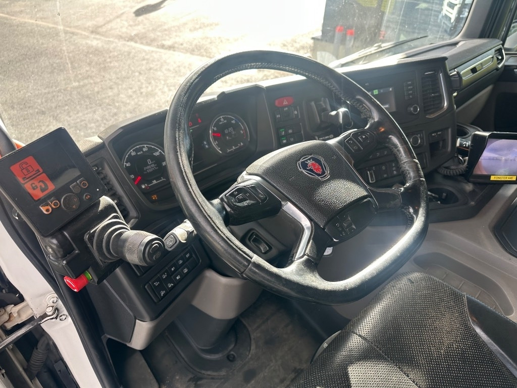 Hook lift truck Scania P 370 6x2*4