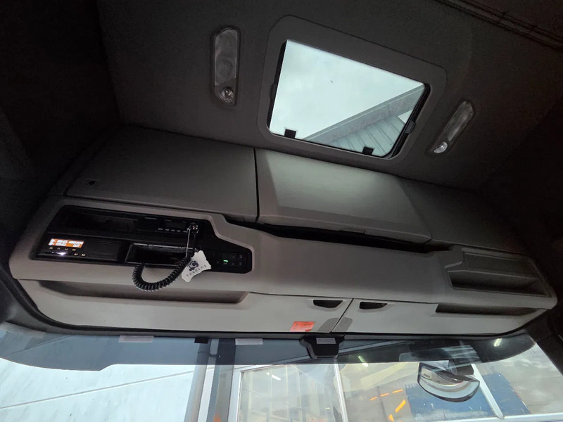 Hook lift truck Scania R450 8x2 VDL hooklift / full air