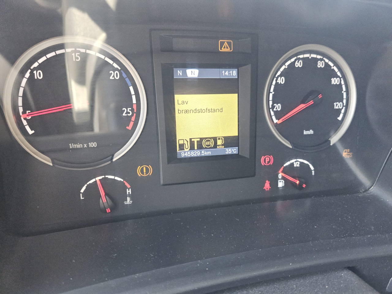 Hook lift truck Scania R560