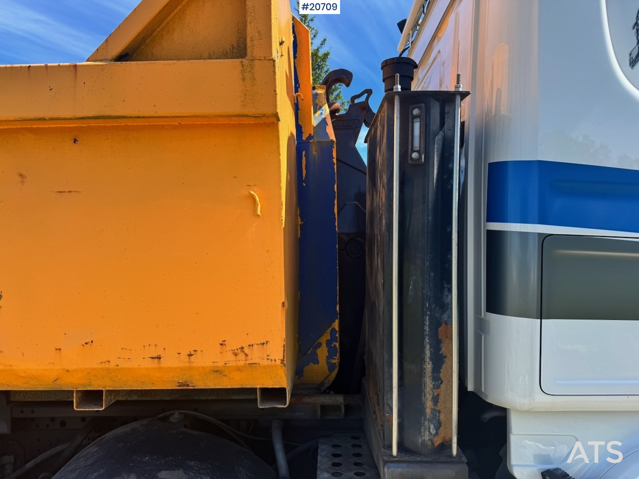 Hook lift truck Scania R560