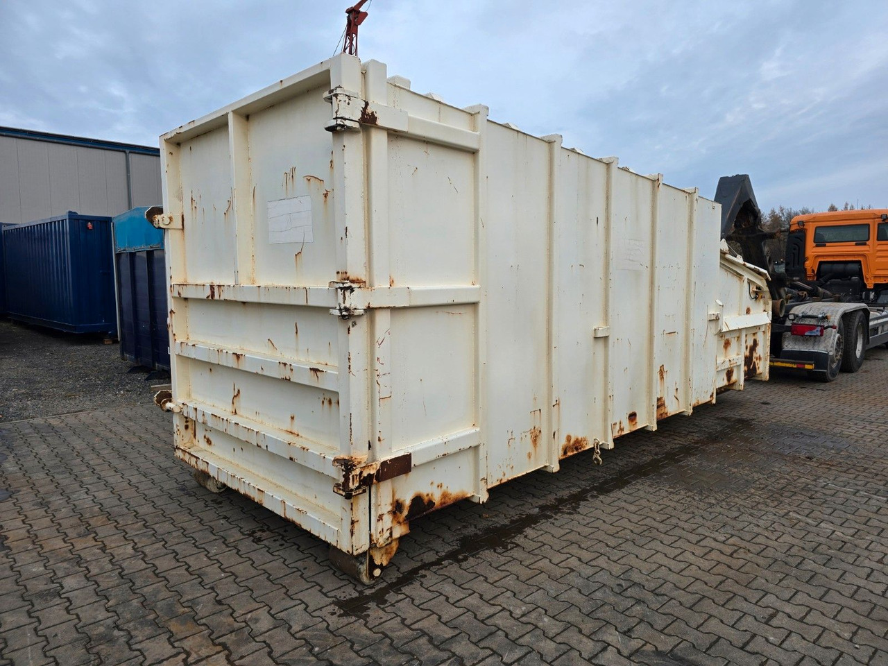 Hook lift truck Tollense Presscontainer Presse Abrollcontainer