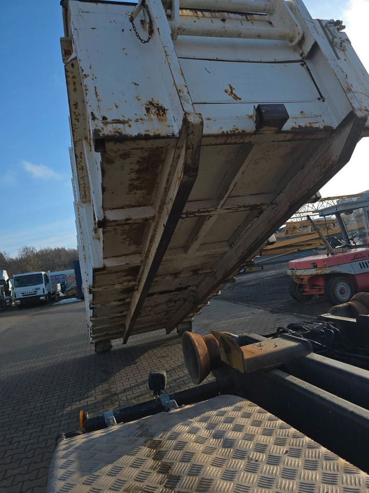 Hook lift truck Tollense Presscontainer Presse Abrollcontainer