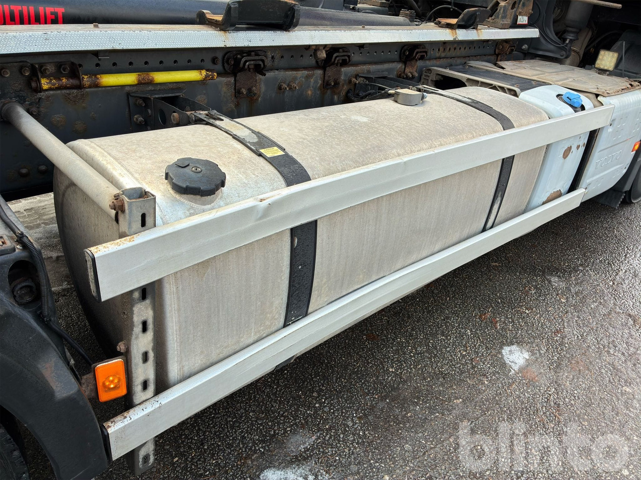 Hook lift truck VOLVO FH16 750