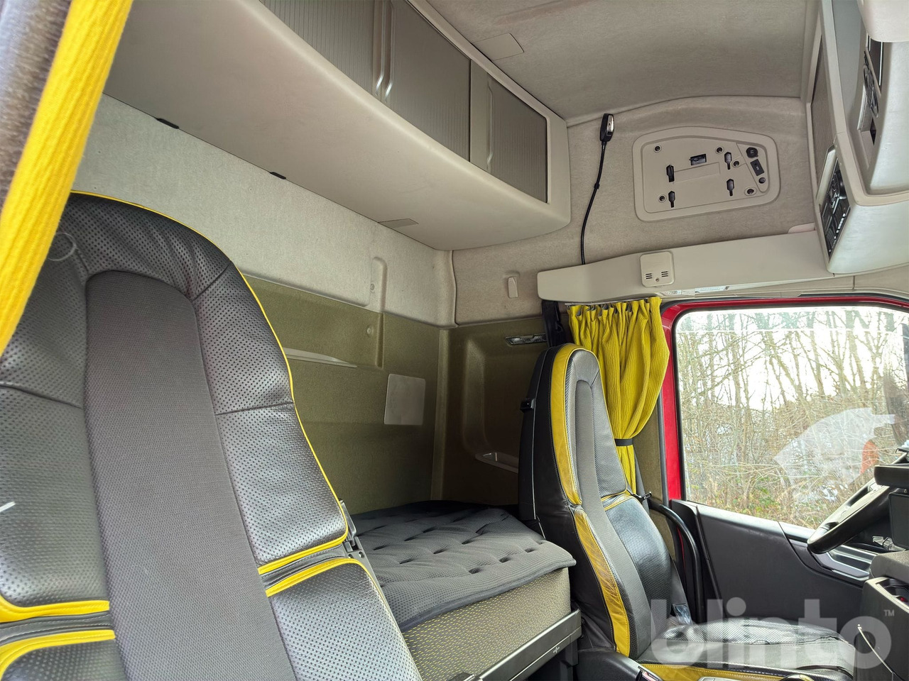 Hook lift truck VOLVO FH16 750