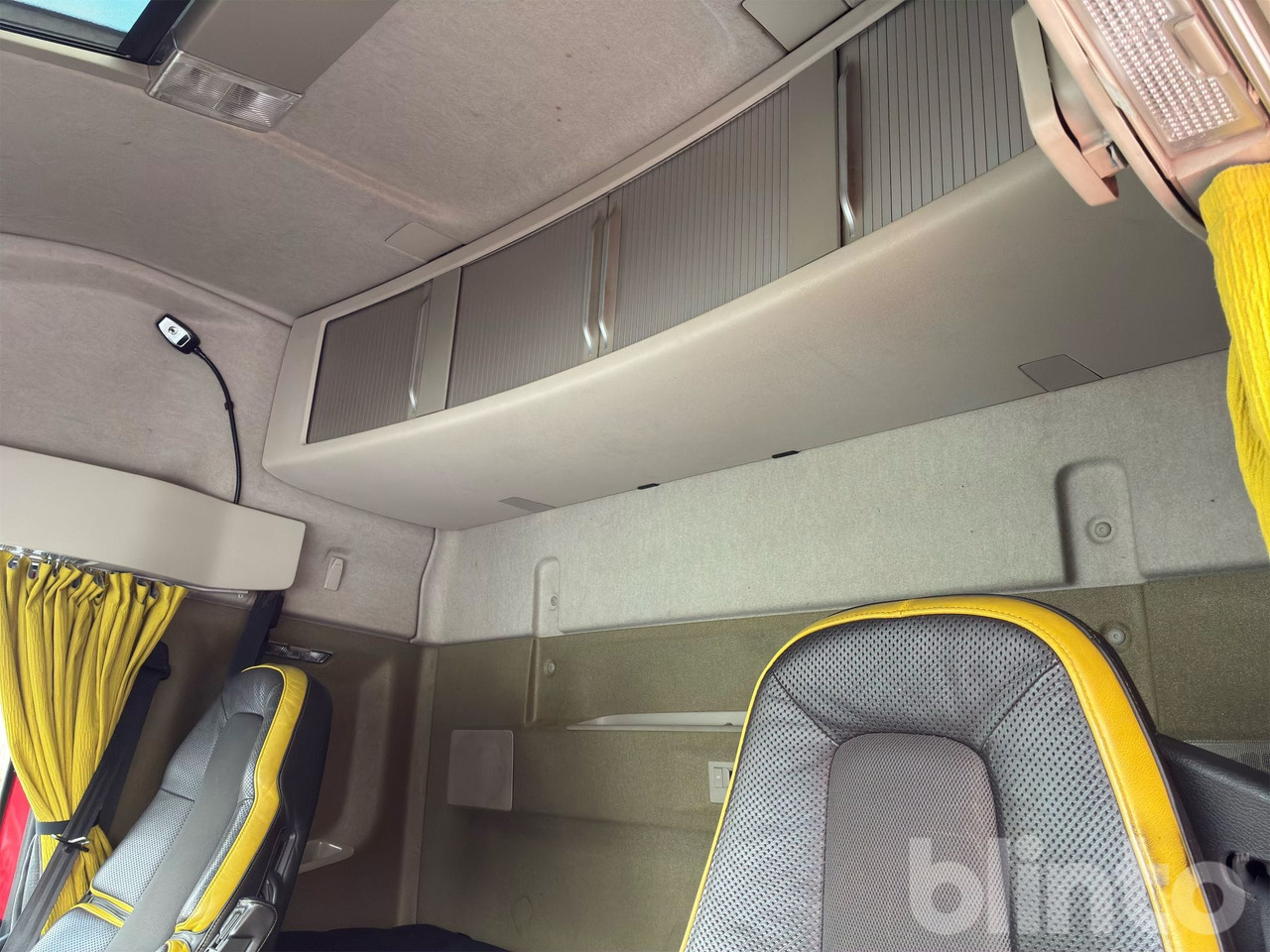 Hook lift truck VOLVO FH16 750