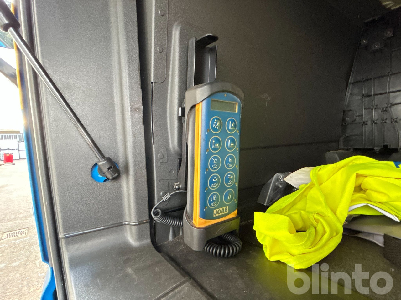 Hook lift truck VOLVO FH16 750 Performance edition