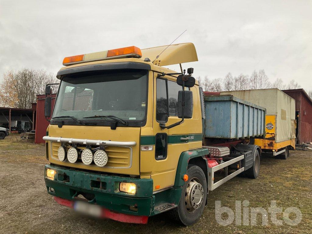 Hook lift truck VOLVO FL6 E
