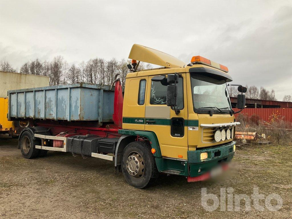 Hook lift truck VOLVO FL6 E