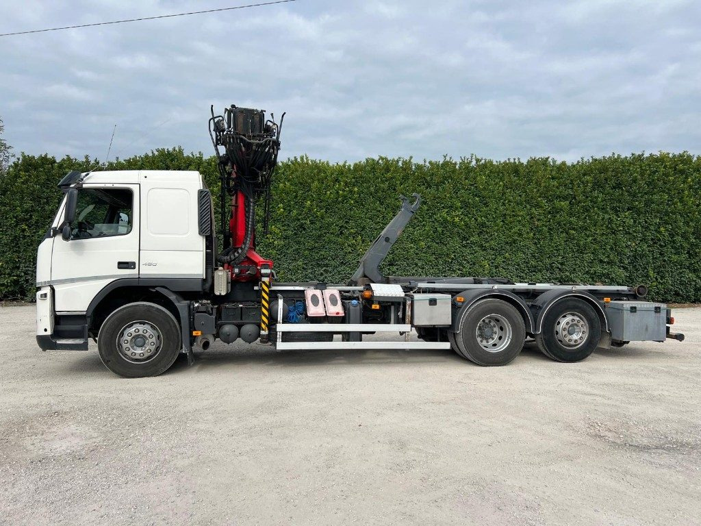 Hook lift truck VOLVO FM11.450 SCARRABILE CON GRU