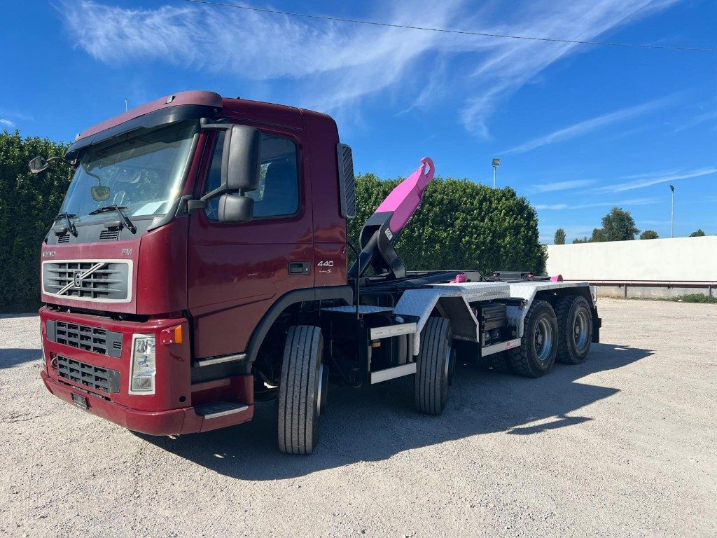 Hook lift truck VOLVO FM440 SCARRABILE BALESTRATO
