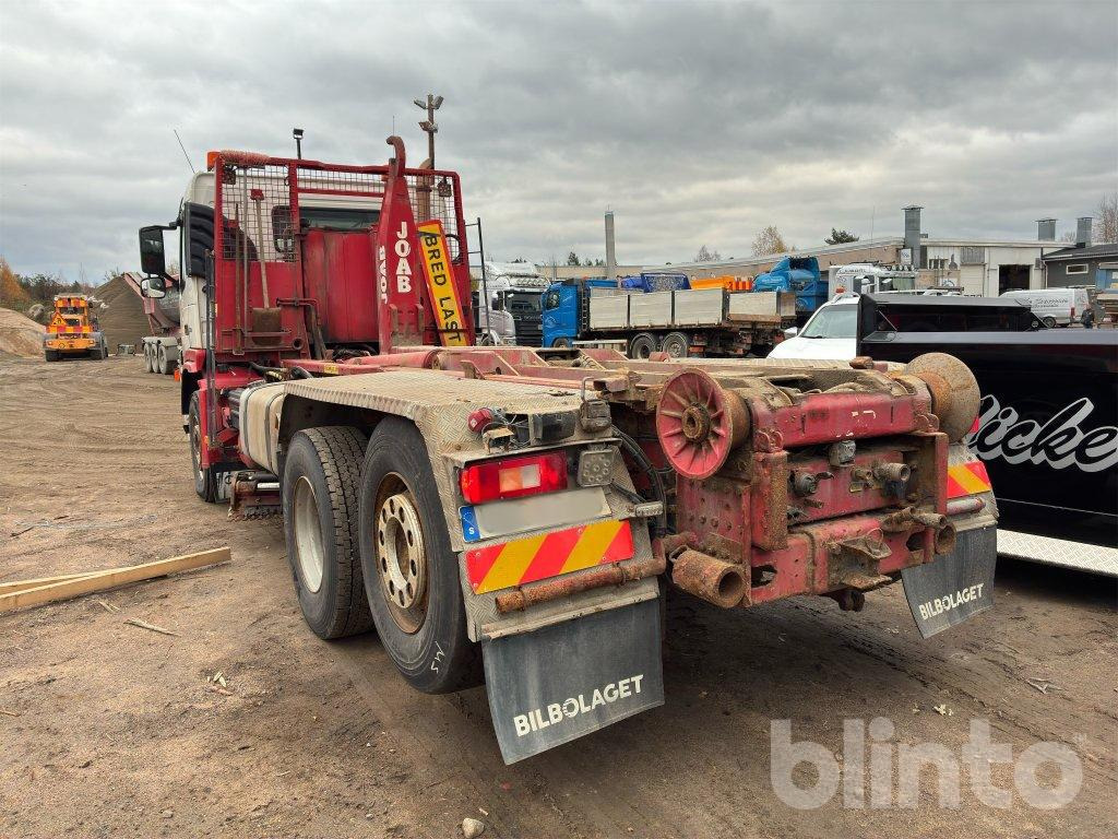 Hook lift truck VOLVO FM9 6X2 med underbett