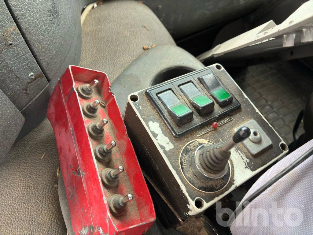 Hook lift truck VOLVO FM9 6X2 med underbett