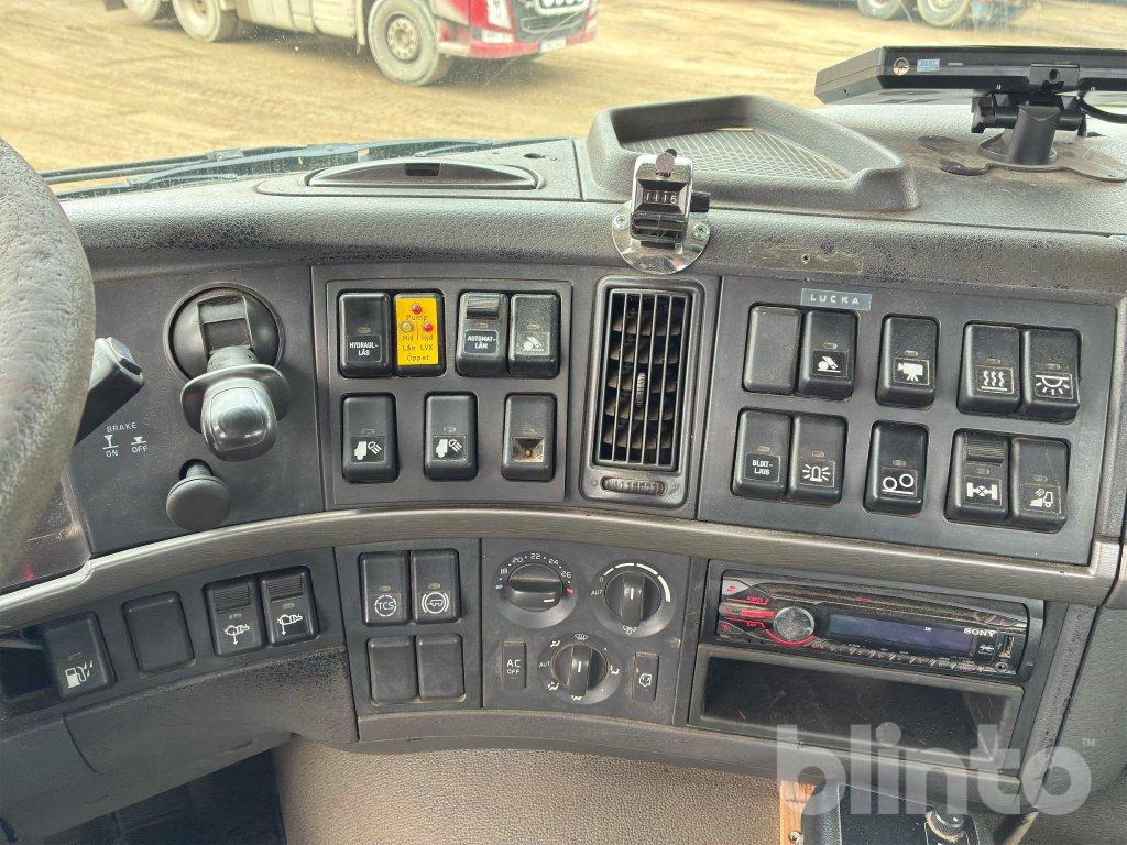 Hook lift truck VOLVO FM9 6X2 med underbett
