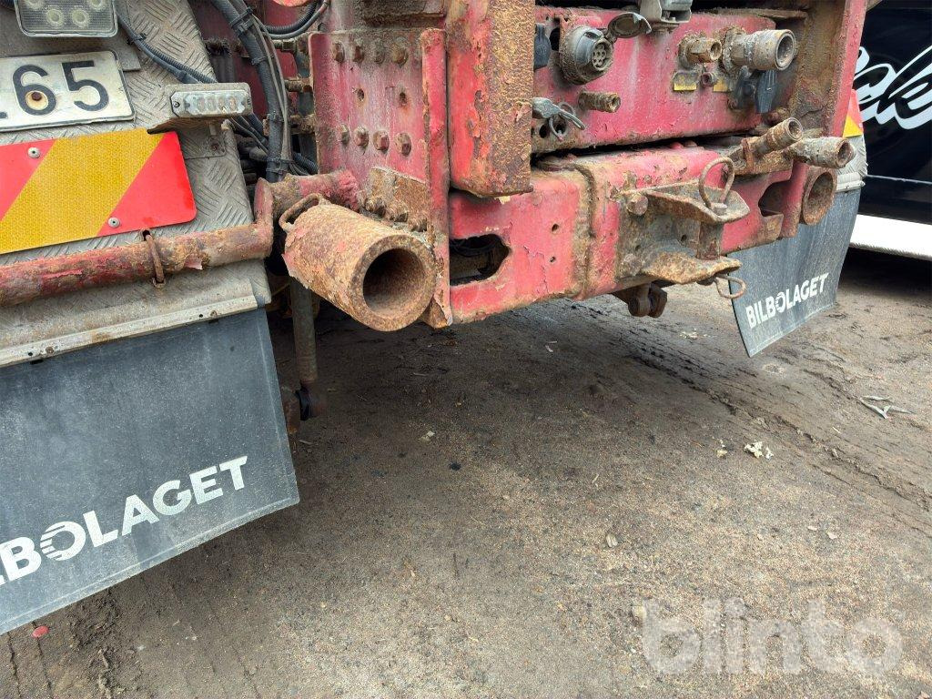 Hook lift truck VOLVO FM9 6X2 med underbett