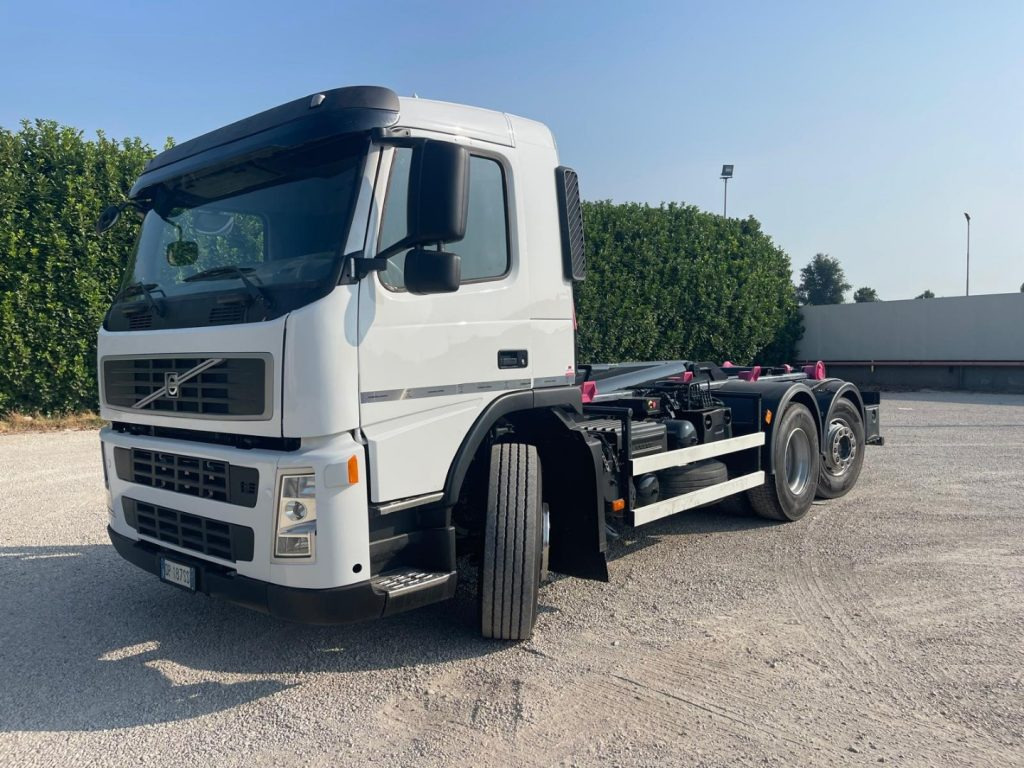 Hook lift truck VOLVO FM9 SCARRABILE