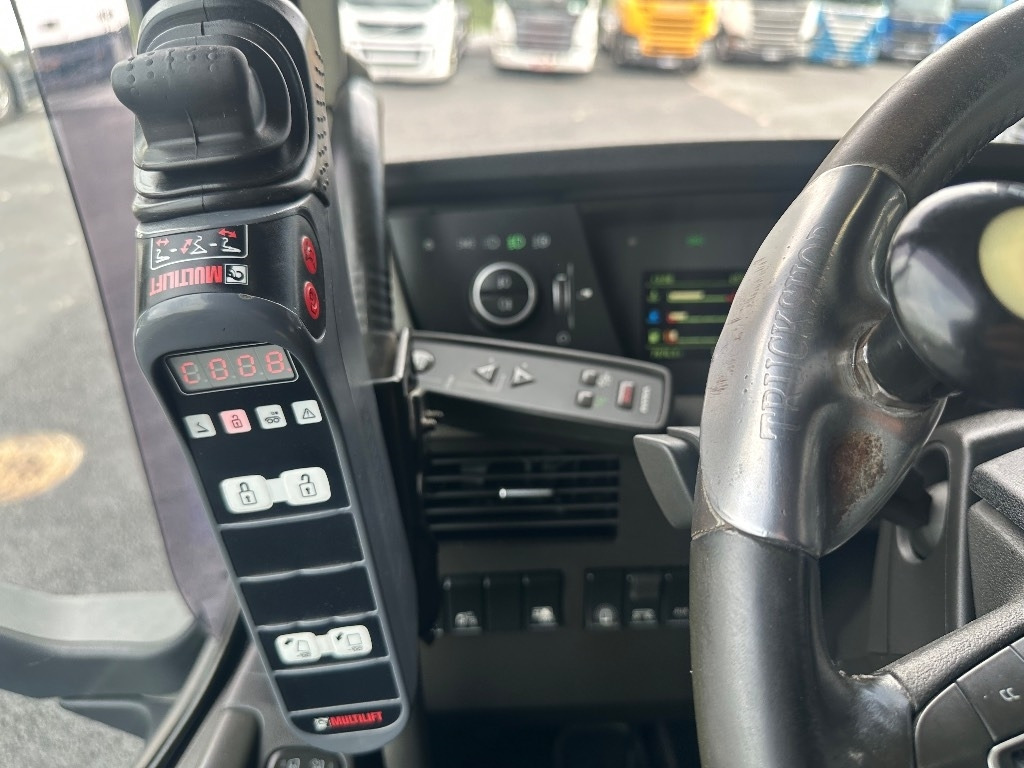 Hook lift truck Volvo FH13 540 6x2 Manuaali