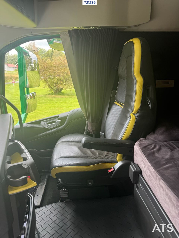 Hook lift truck Volvo FH16