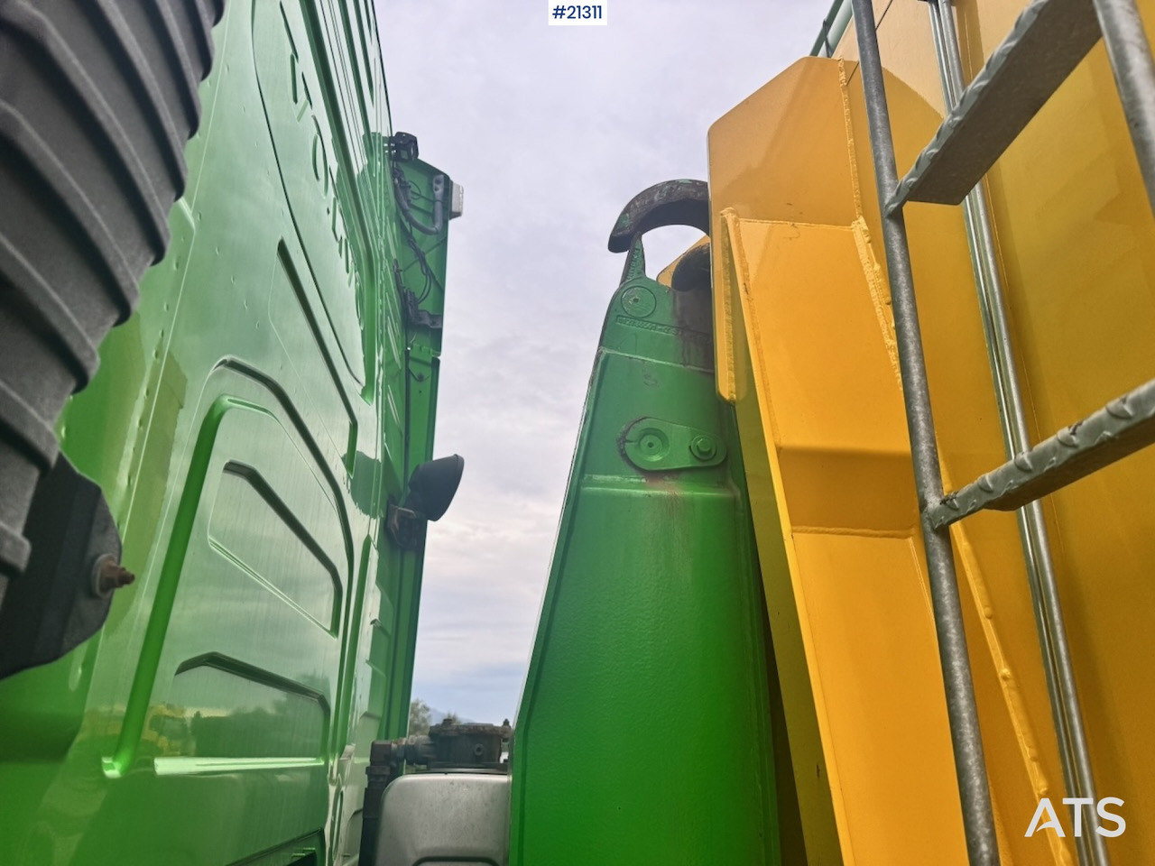 Hook lift truck Volvo FH16 750