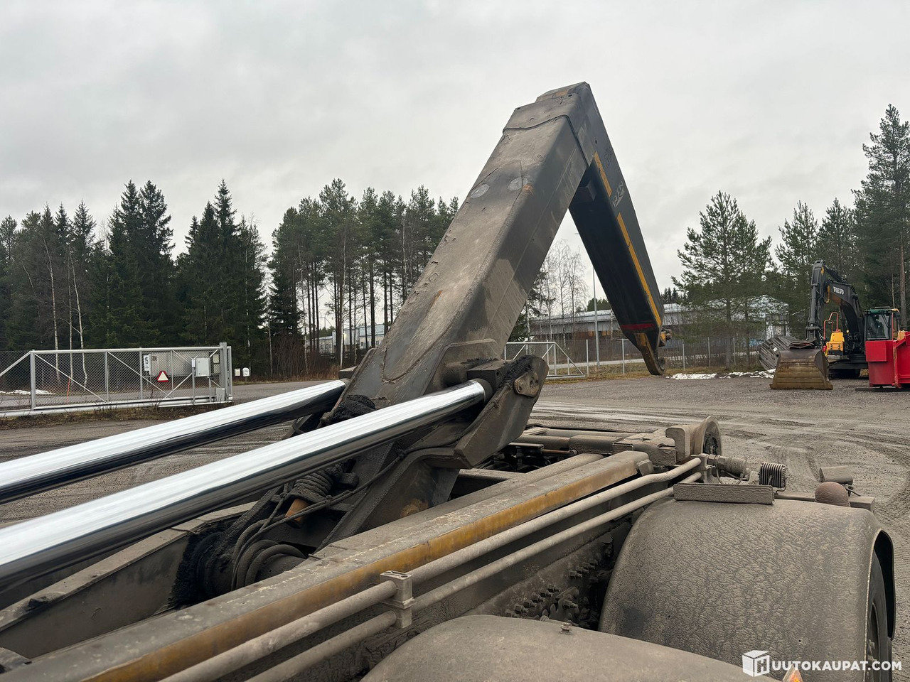 Hook lift truck Volvo FH16 hooklift truck. 2010, Kalajoki