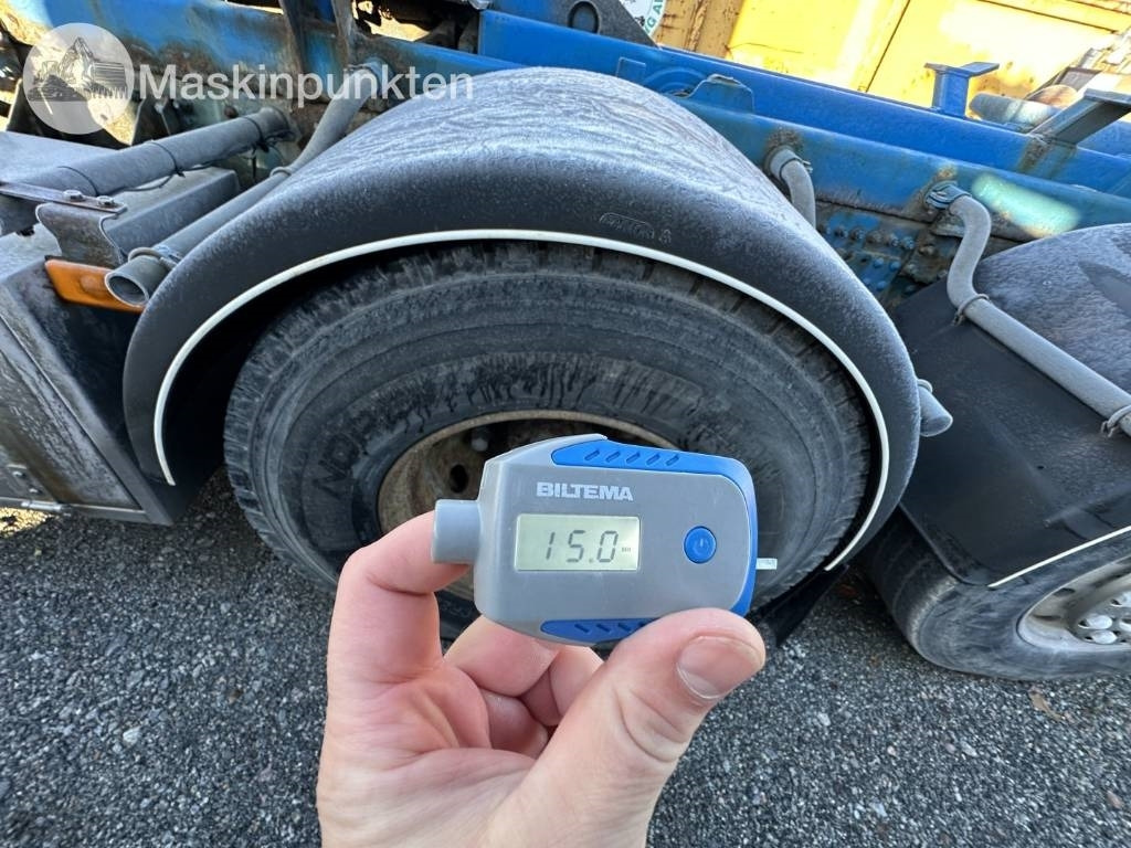 Hook lift truck Volvo FH 12