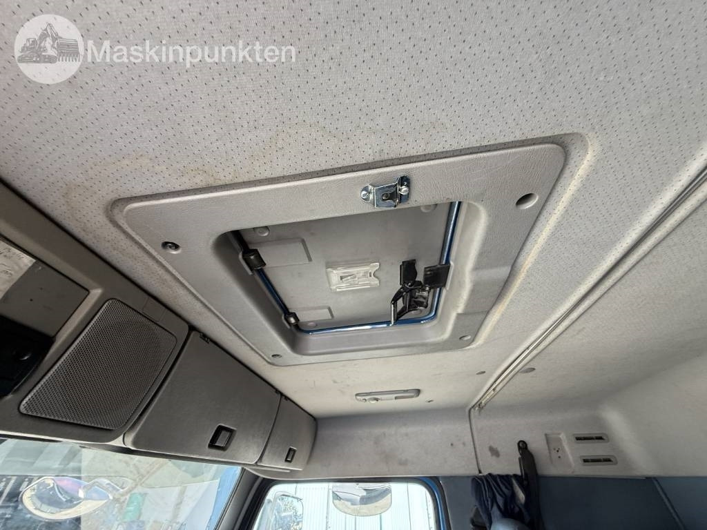 Hook lift truck Volvo FH 520