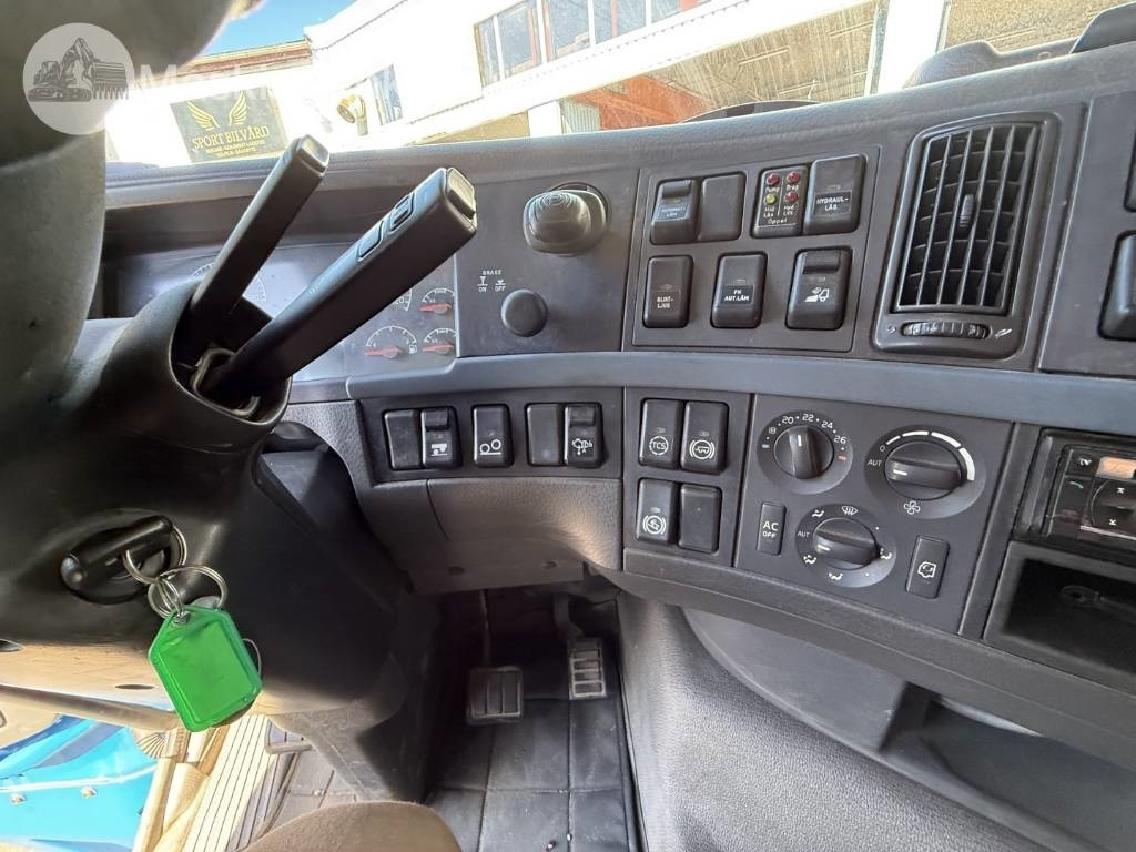 Hook lift truck Volvo FH 520